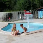 Zecamping 3 Anime Piscine A 1km De La Dog Friendly Club Enfant Kemping 3*
